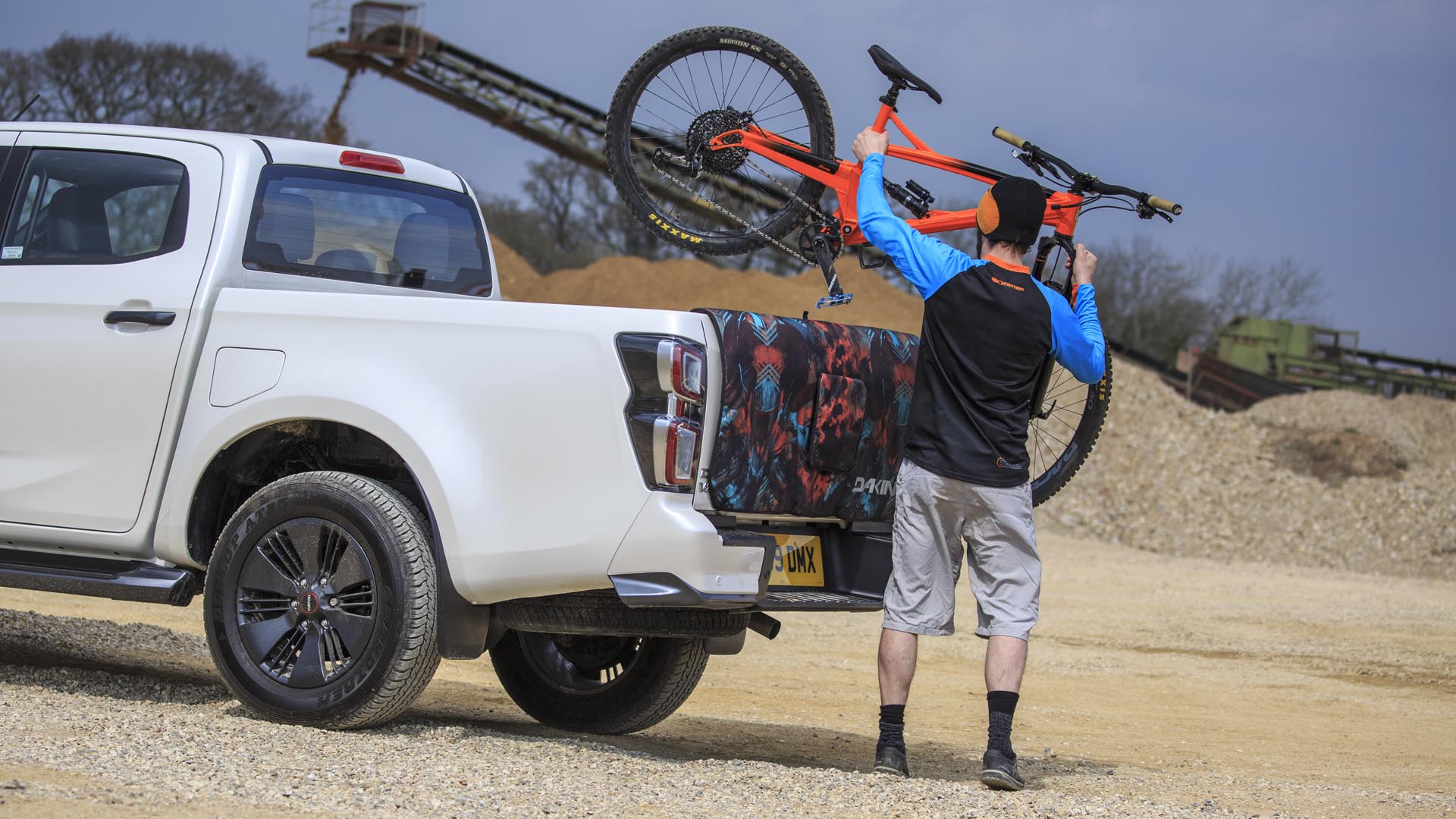 Nissan navara sales bike rack